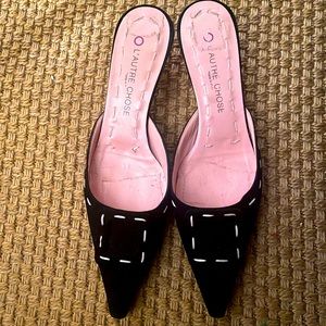 💕L’Autre Chose black suede slide .